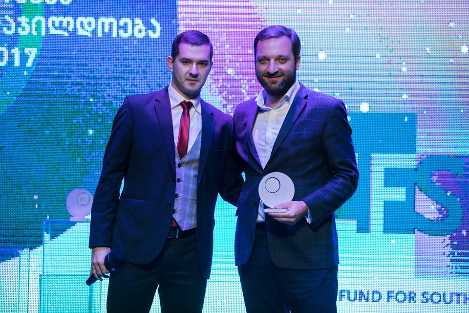Dasta Chairman George Akhalkatsi (right) with a Business Award representative
